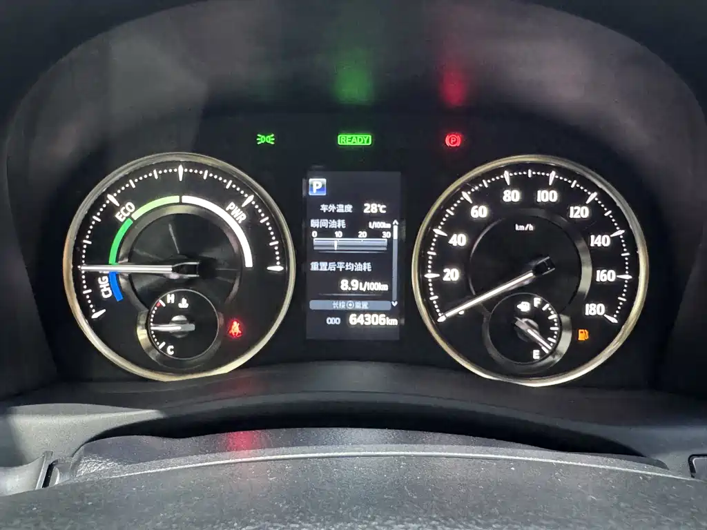 Toyota Alphard — фото 8