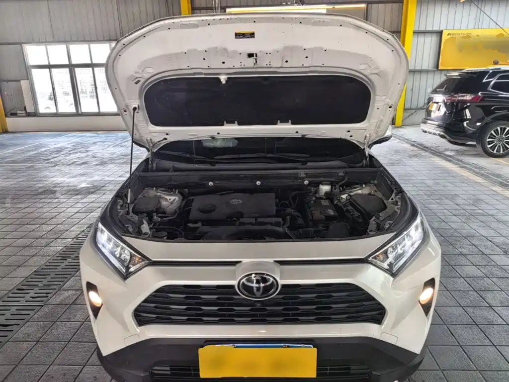 Toyota RAV4 — фото 20