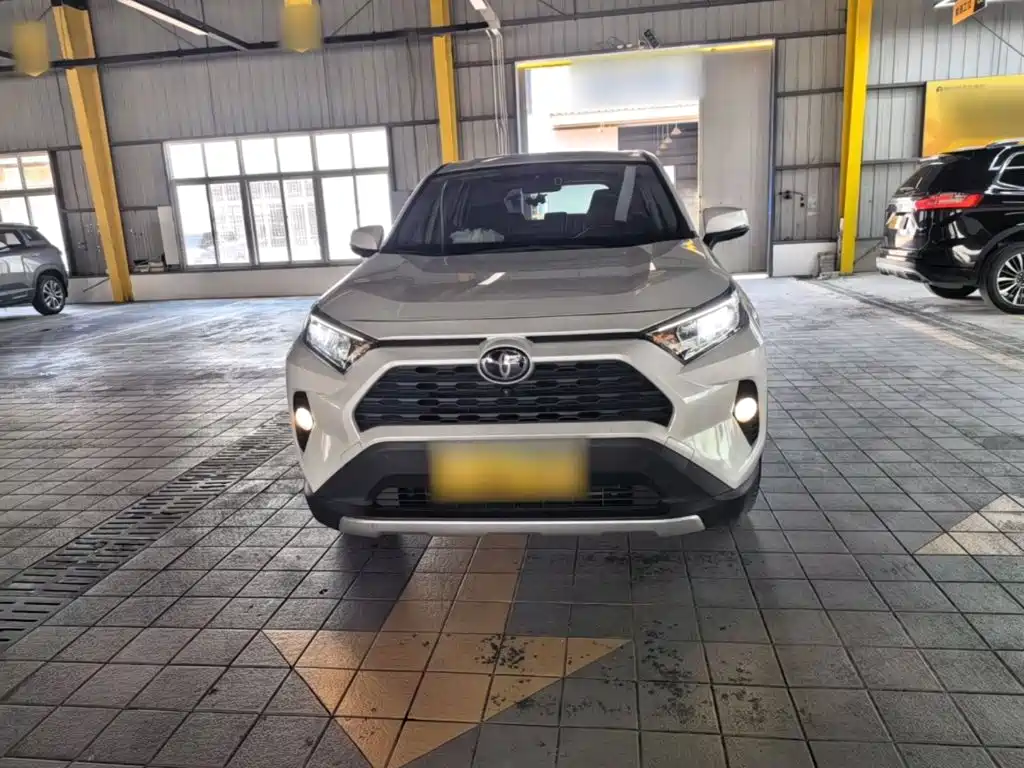 Toyota RAV4 — фото 3