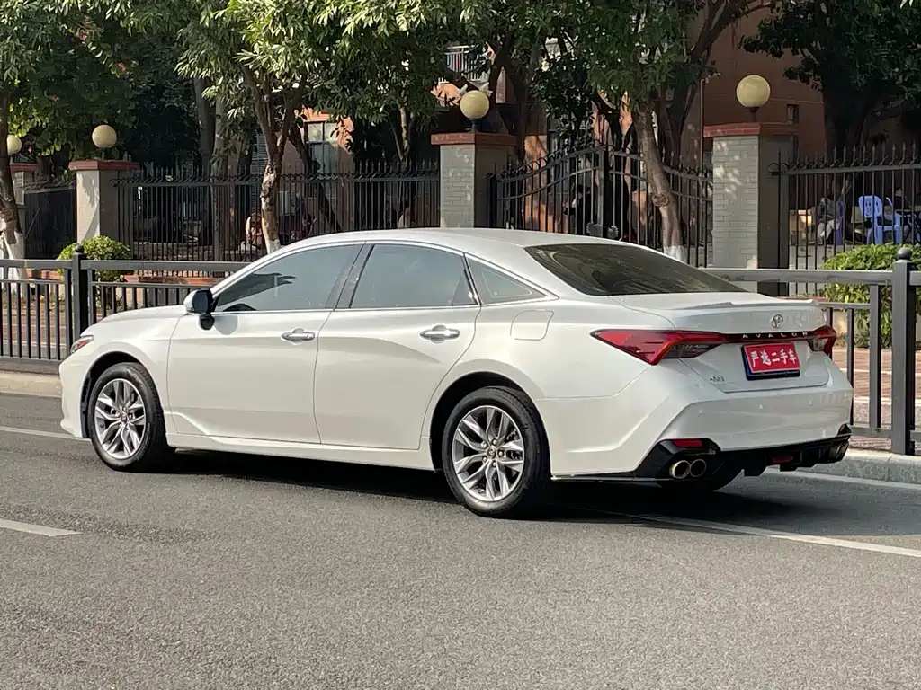 Toyota Avalon — фото 3