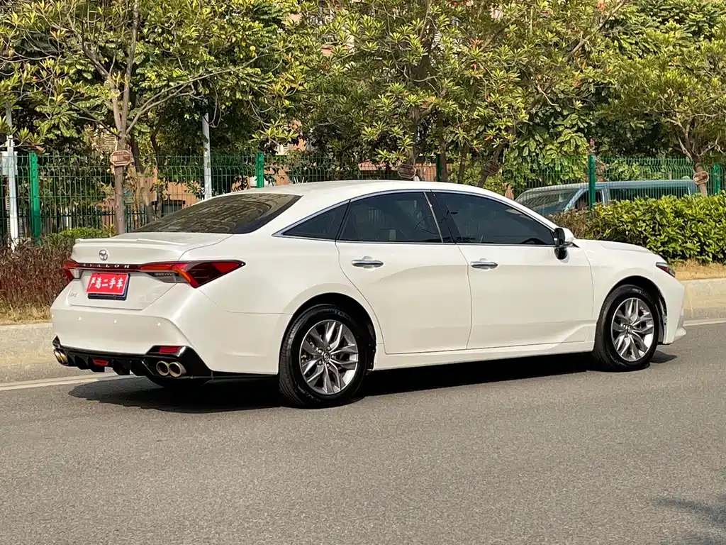 Toyota Avalon — фото 5