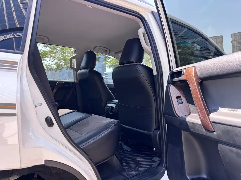 Toyota Prado (Import) — фото 10