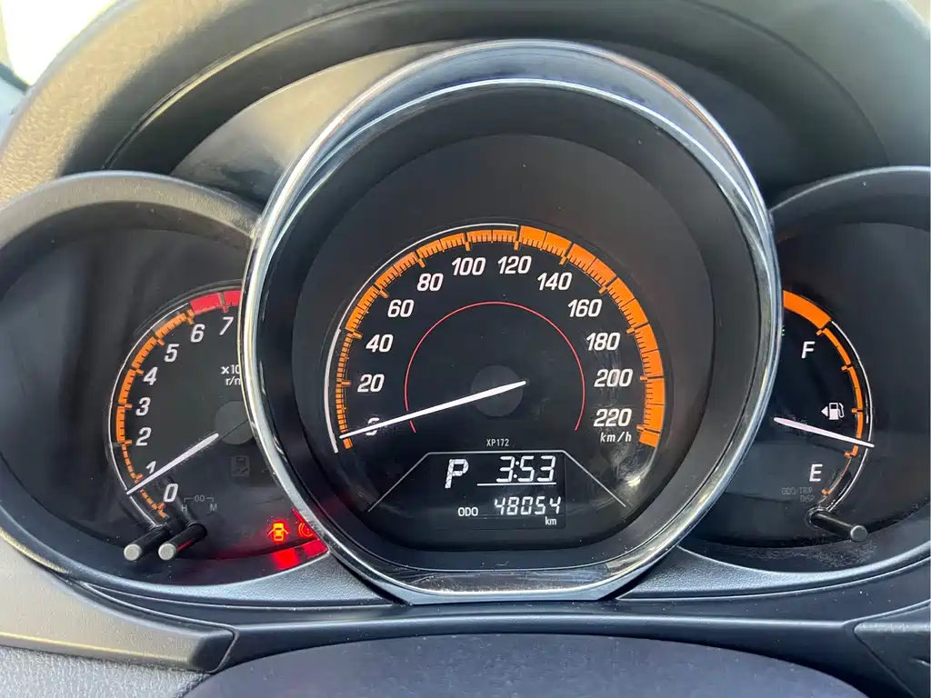 Toyota Yaris L — фото 11