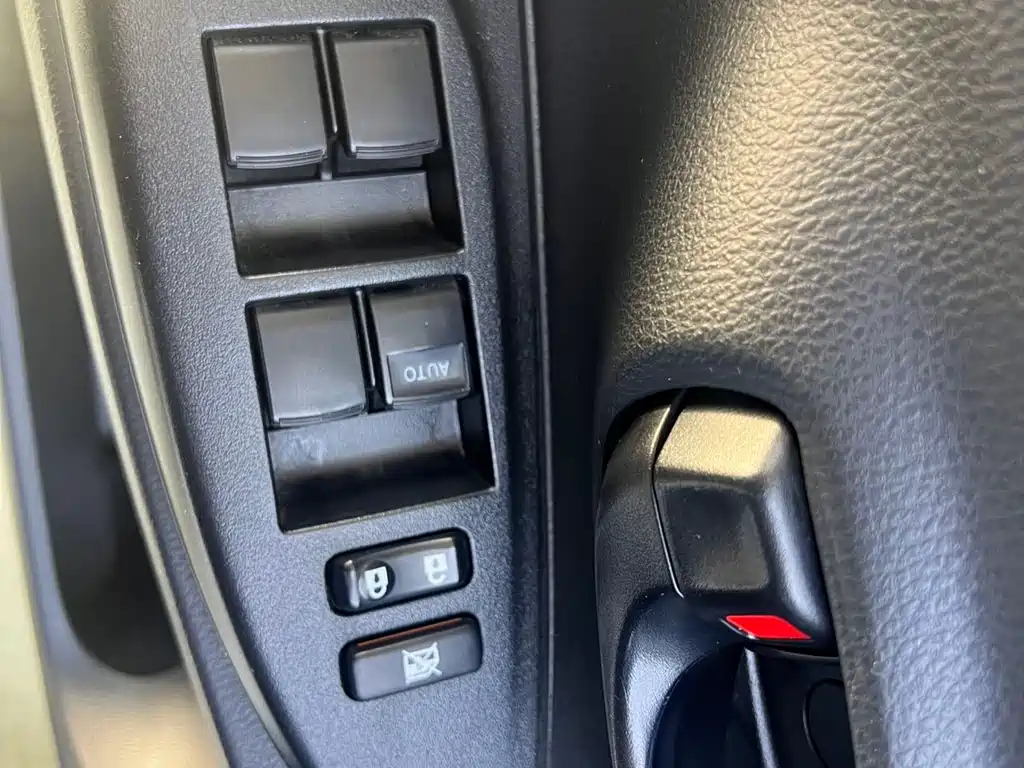 Toyota Yaris L — фото 14