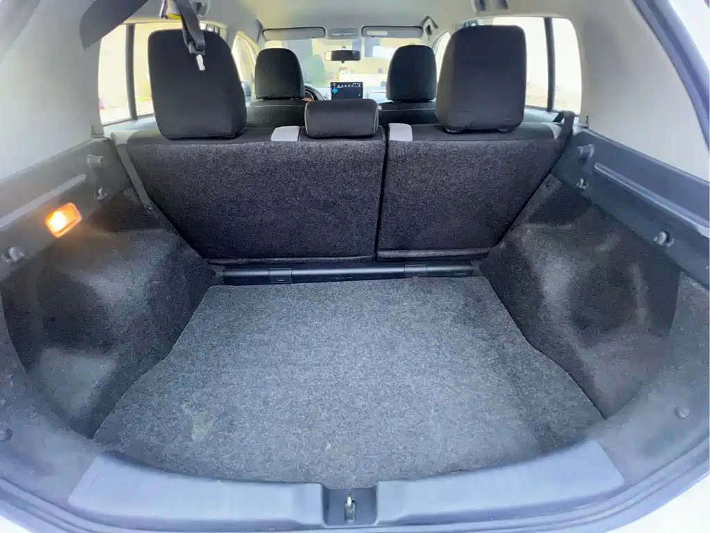 Toyota Yaris L — фото 20