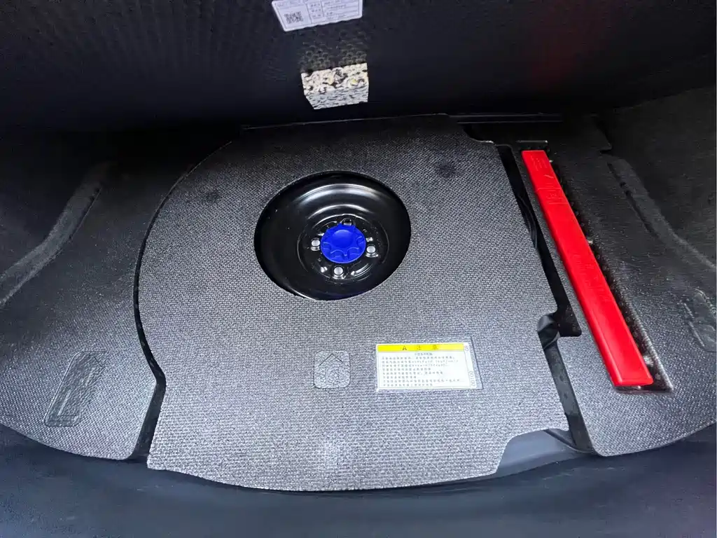 Toyota Yaris L — фото 21