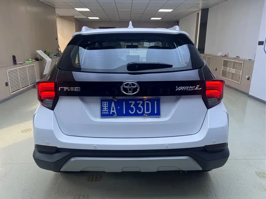 Toyota Yaris L — фото 5