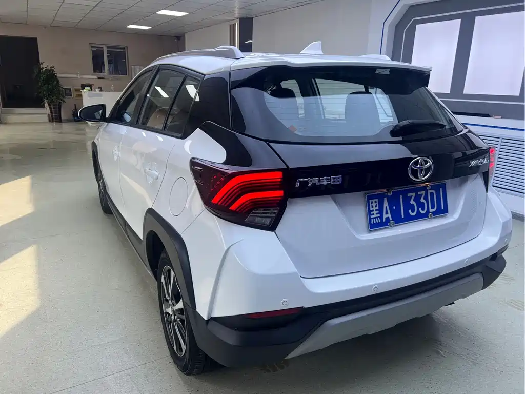 Toyota Yaris L — фото 6