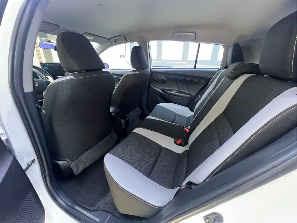 Toyota Yaris L — фото 8
