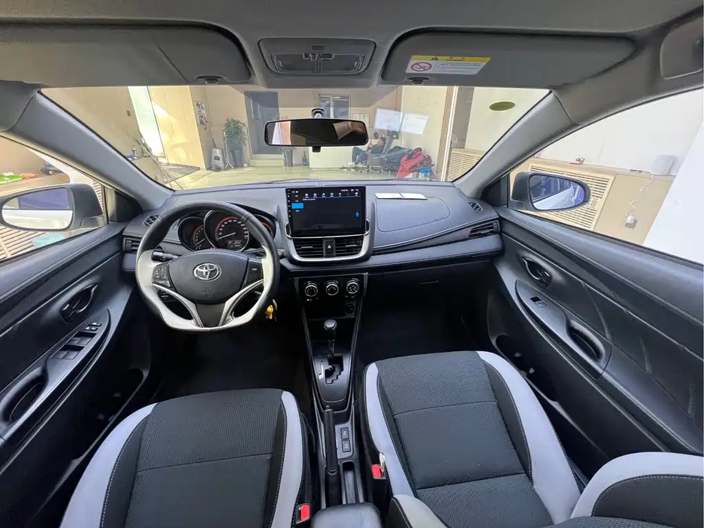 Toyota Yaris L — фото 9