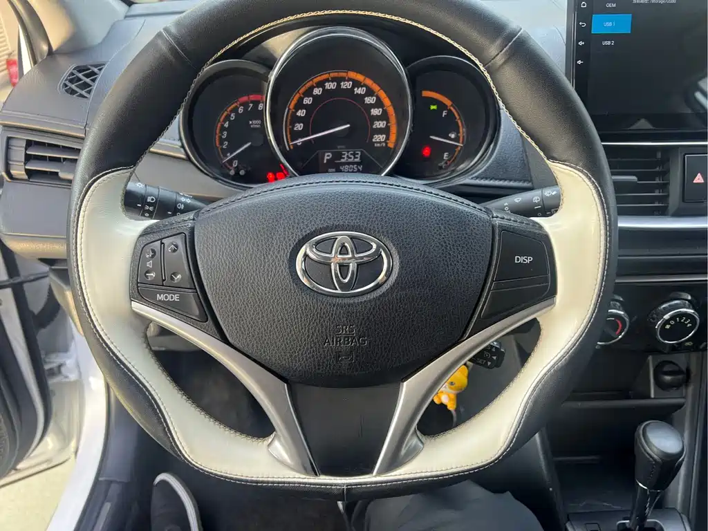 Toyota Yaris L — фото 10