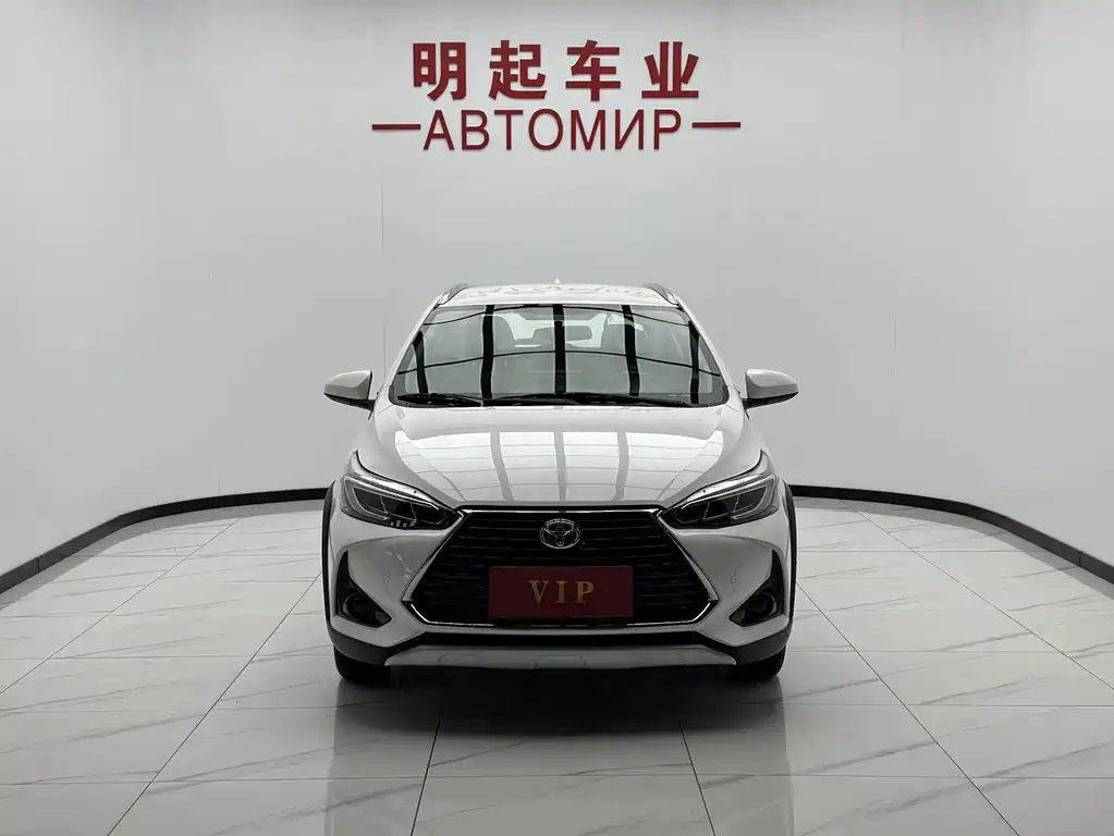 Toyota Yaris L — фото 2