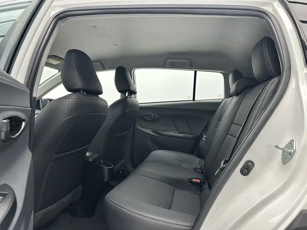 Toyota Yaris L — фото 6