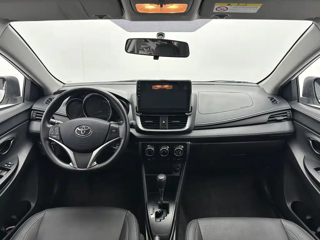 Toyota Yaris L — фото 7