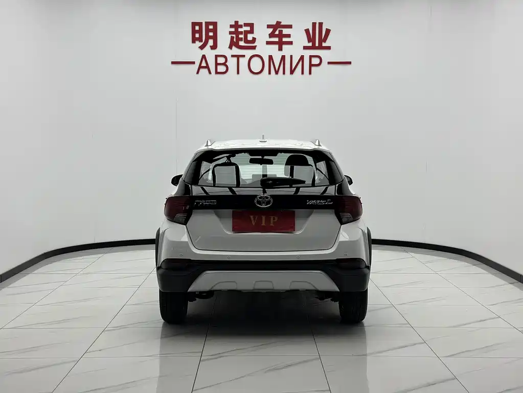 Toyota Yaris L — фото 10
