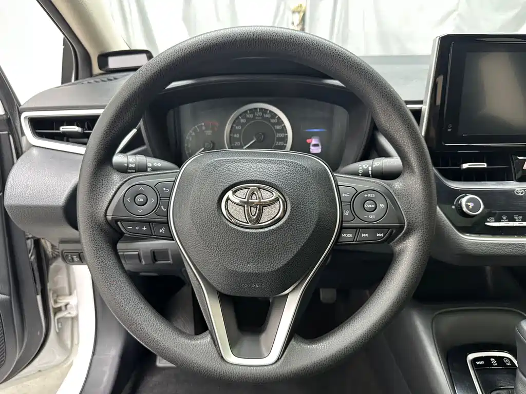Toyota Corolla — фото 7