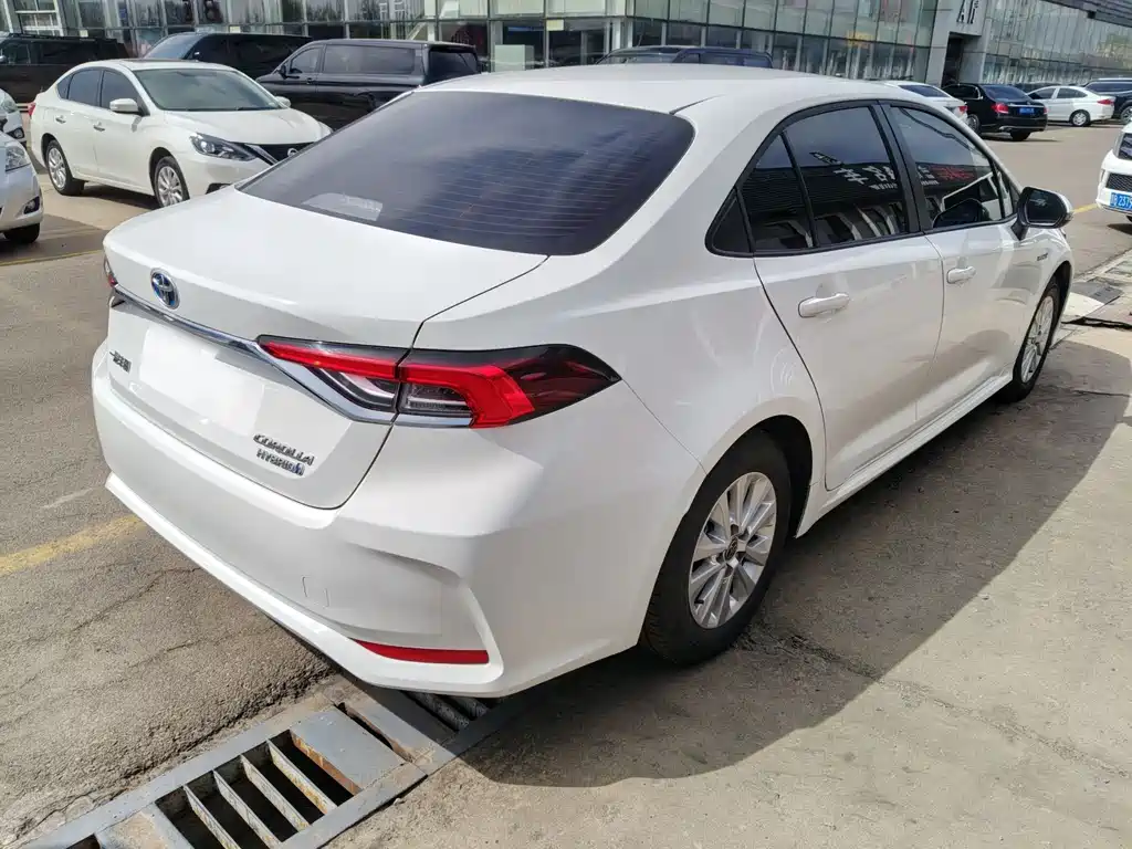 Toyota Corolla — фото 5