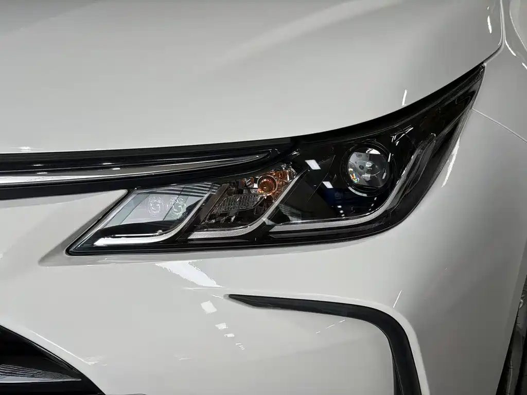Toyota Corolla — фото 4