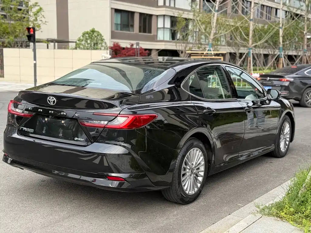 Toyota Camry — фото 4