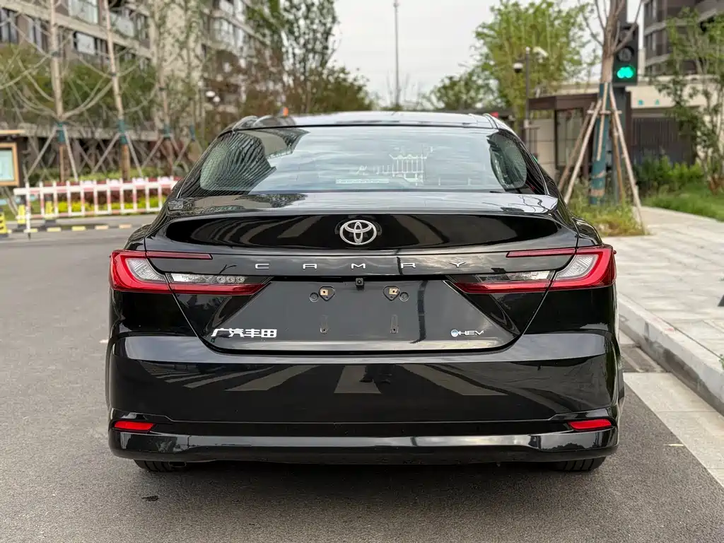Toyota Camry — фото 5