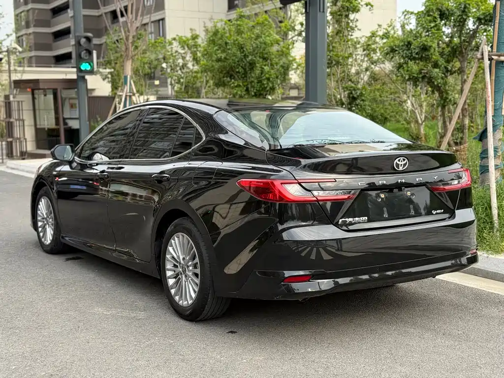 Toyota Camry — фото 6