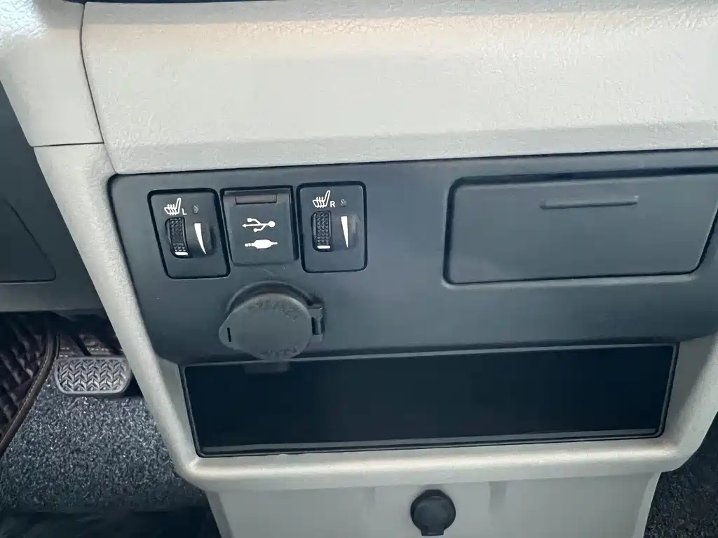 Toyota Sienna — фото 21