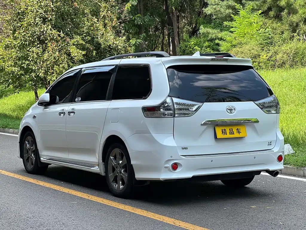 Toyota Sienna — фото 5