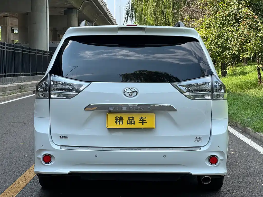 Toyota Sienna — фото 6