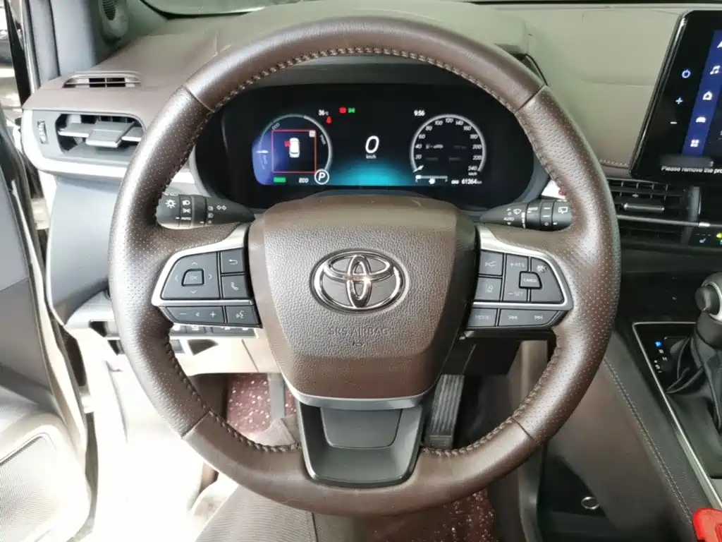 Toyota Sienna — фото 11