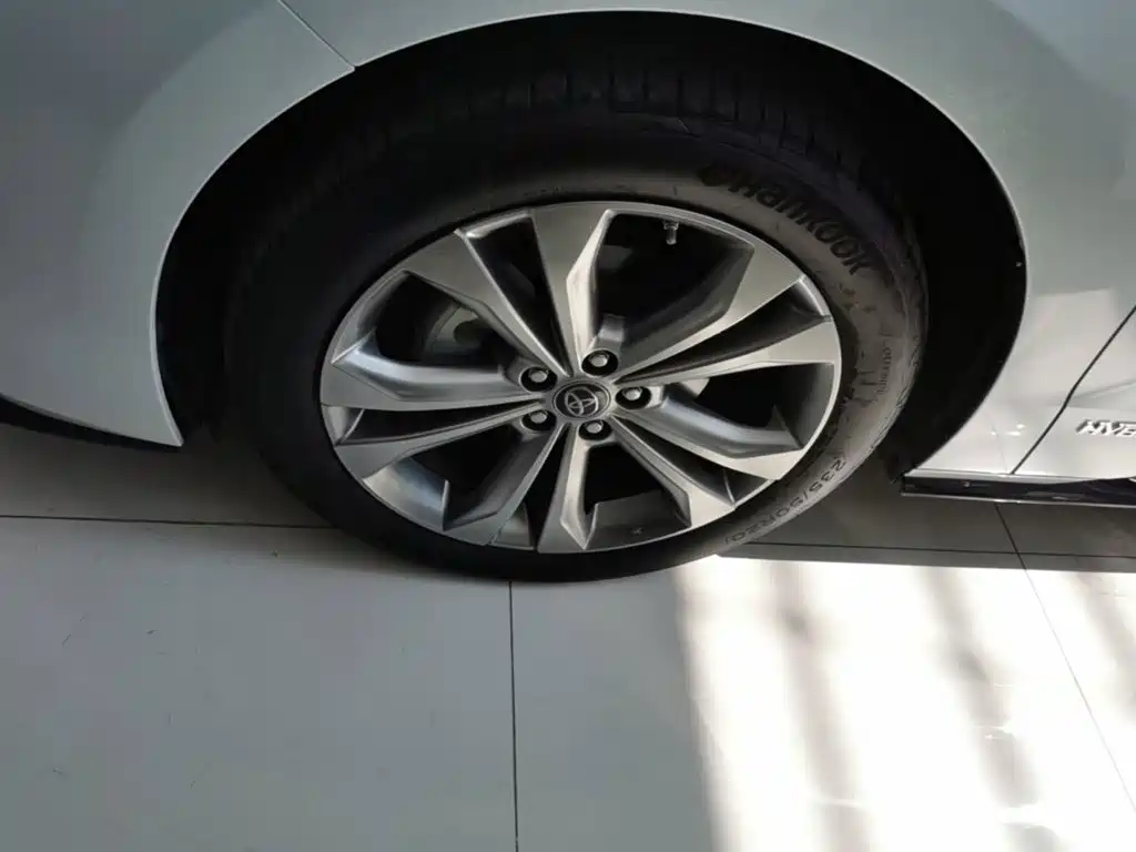 Toyota Sienna — фото 23