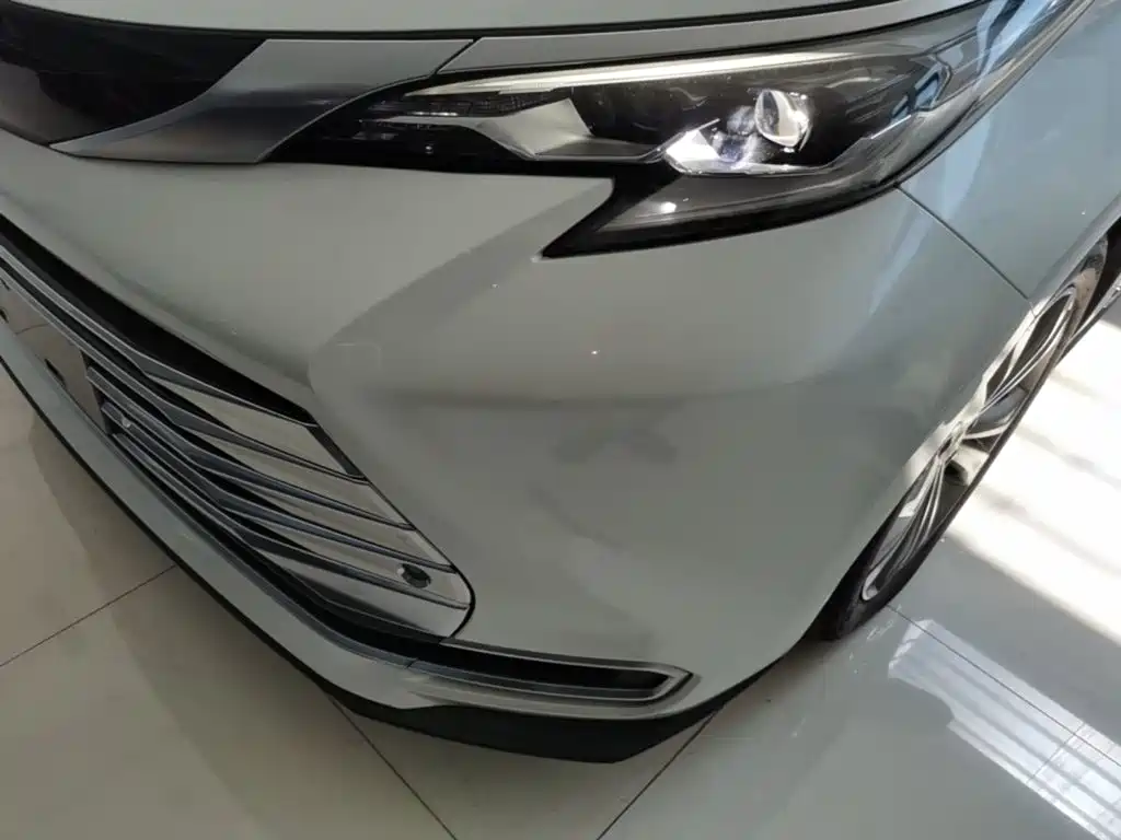 Toyota Sienna — фото 24