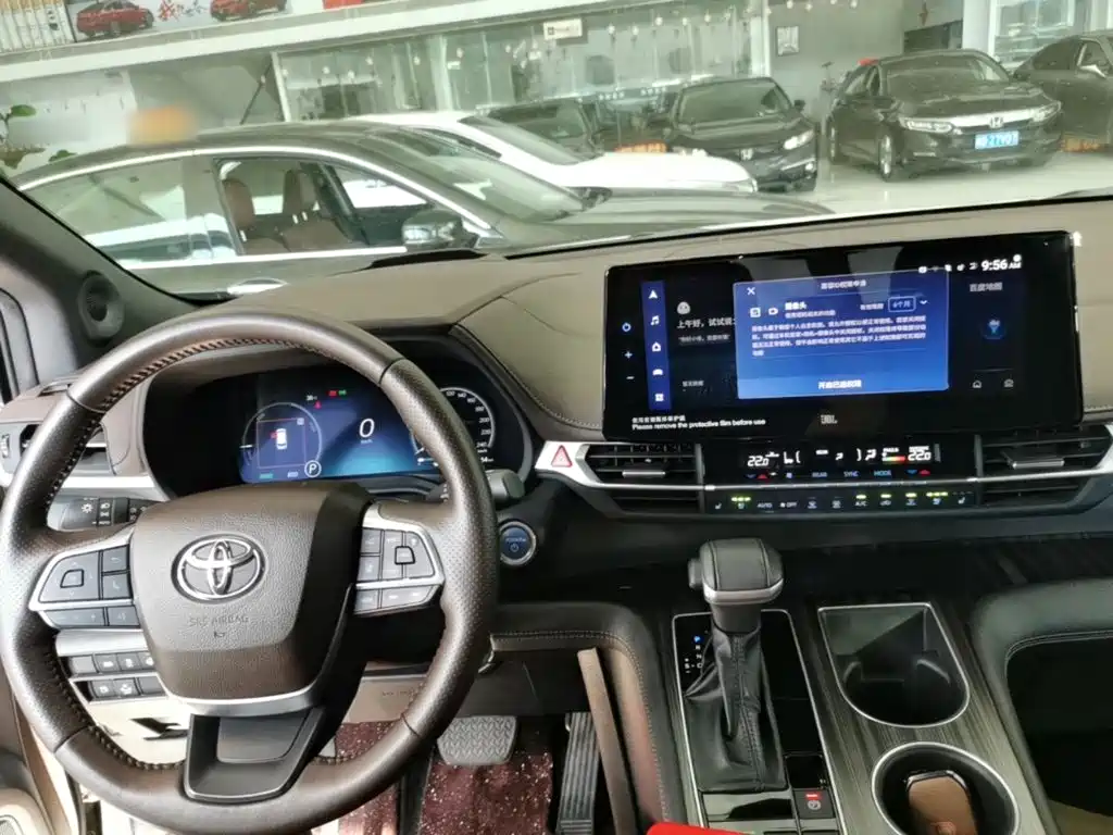 Toyota Sienna — фото 10