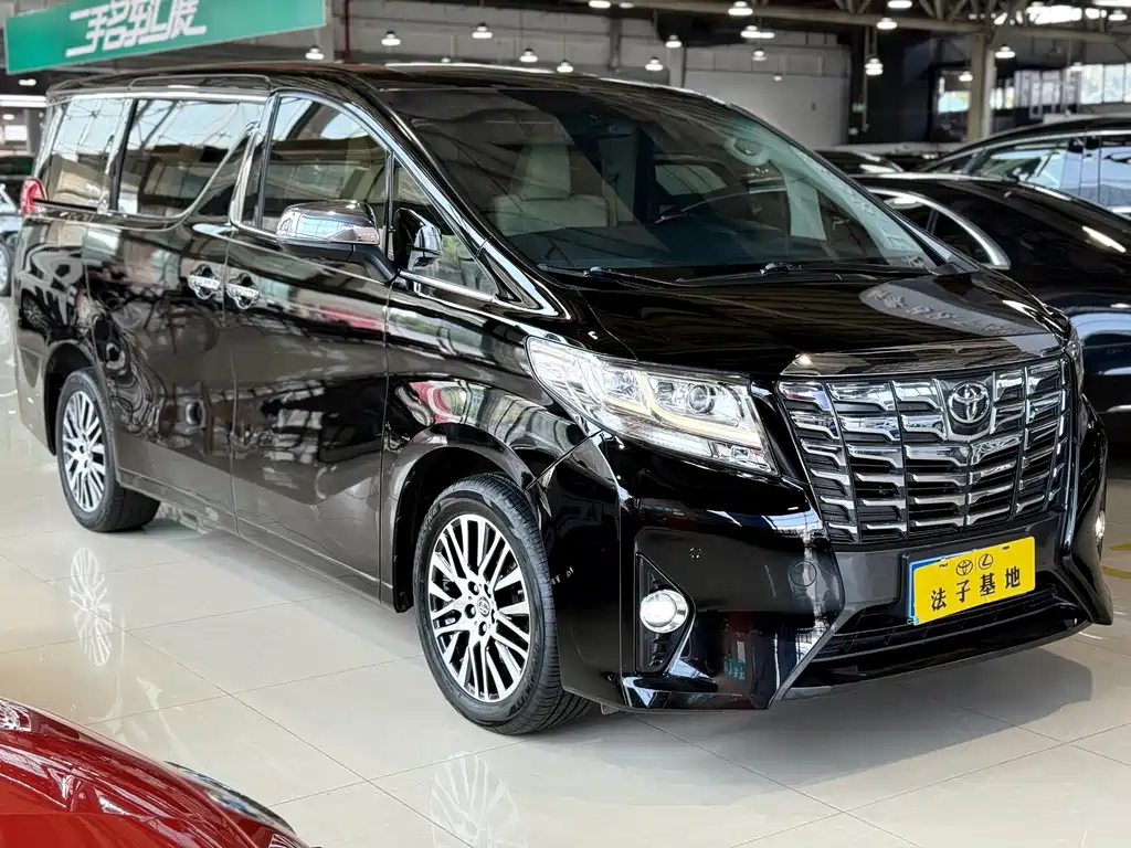 Toyota Alphard — фото 3