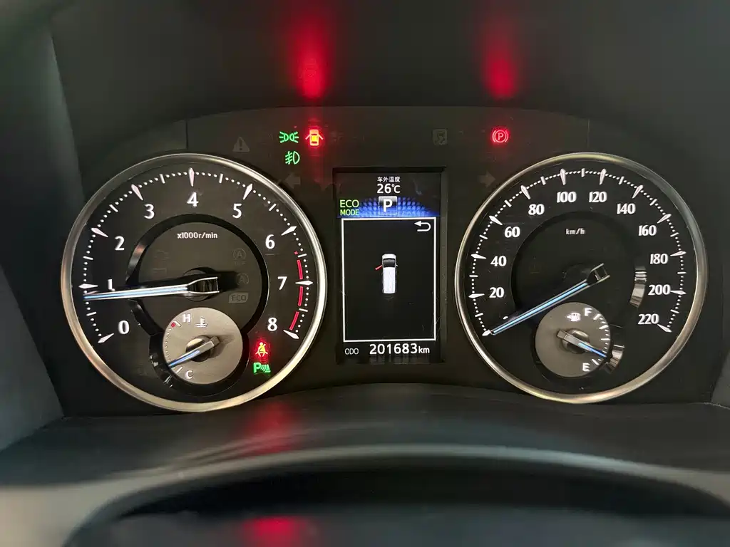 Toyota Alphard — фото 8