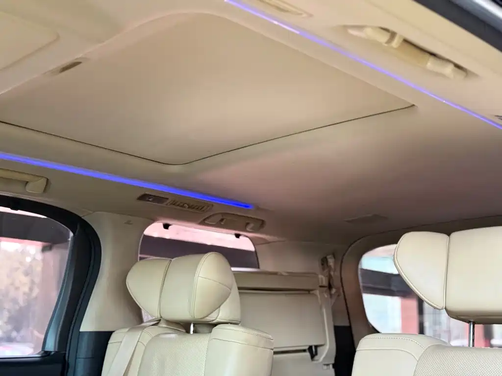 Toyota Alphard — фото 9