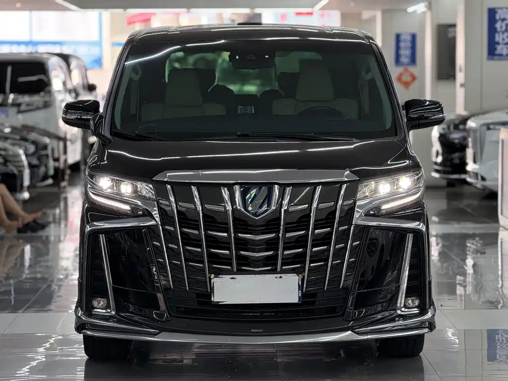 Toyota Alphard — фото 2