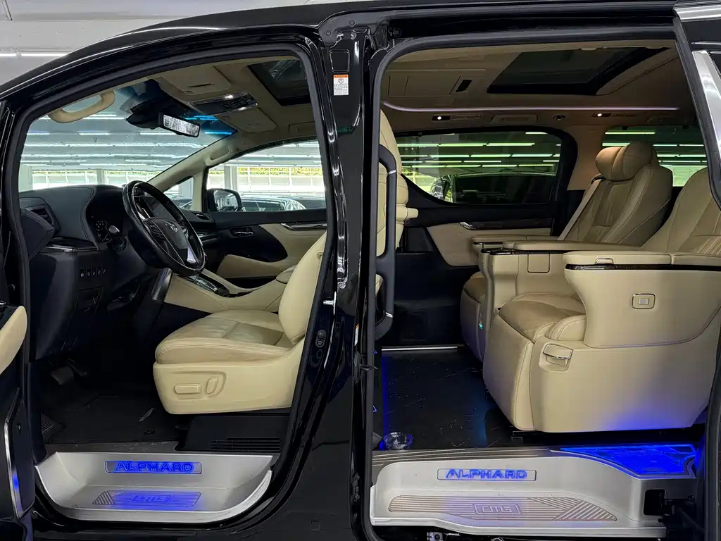 Toyota Alphard — фото 6