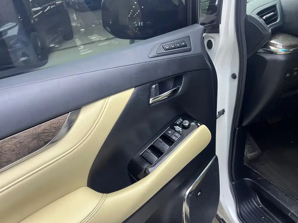 Toyota Vellfire — фото 6