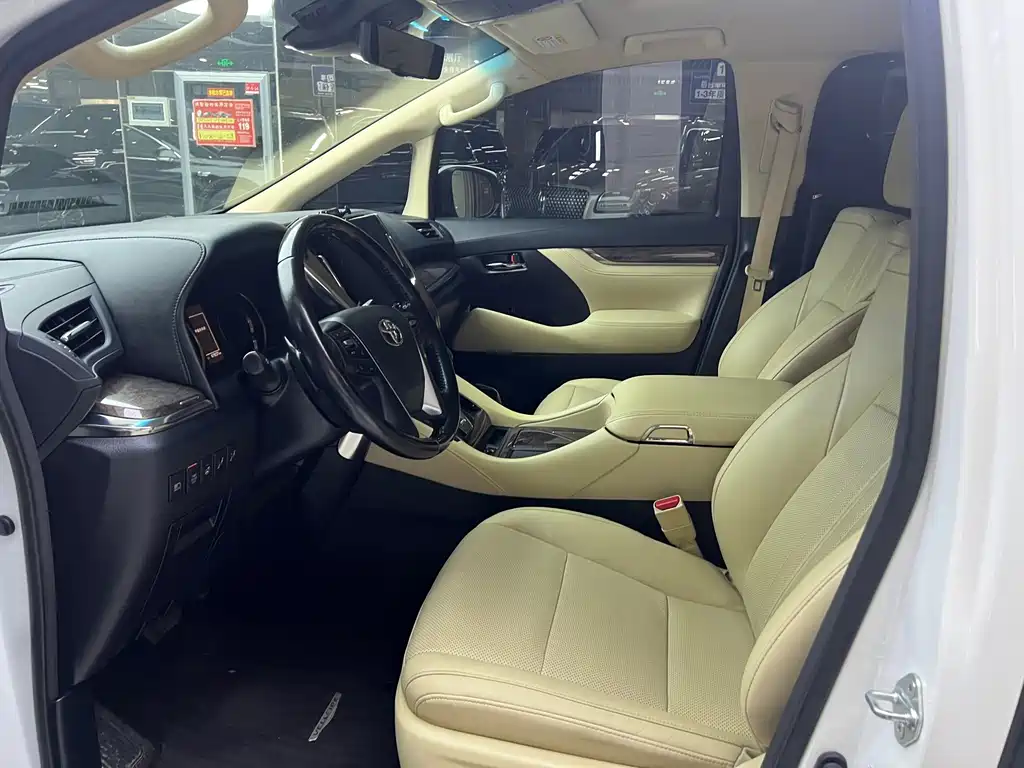 Toyota Vellfire — фото 7