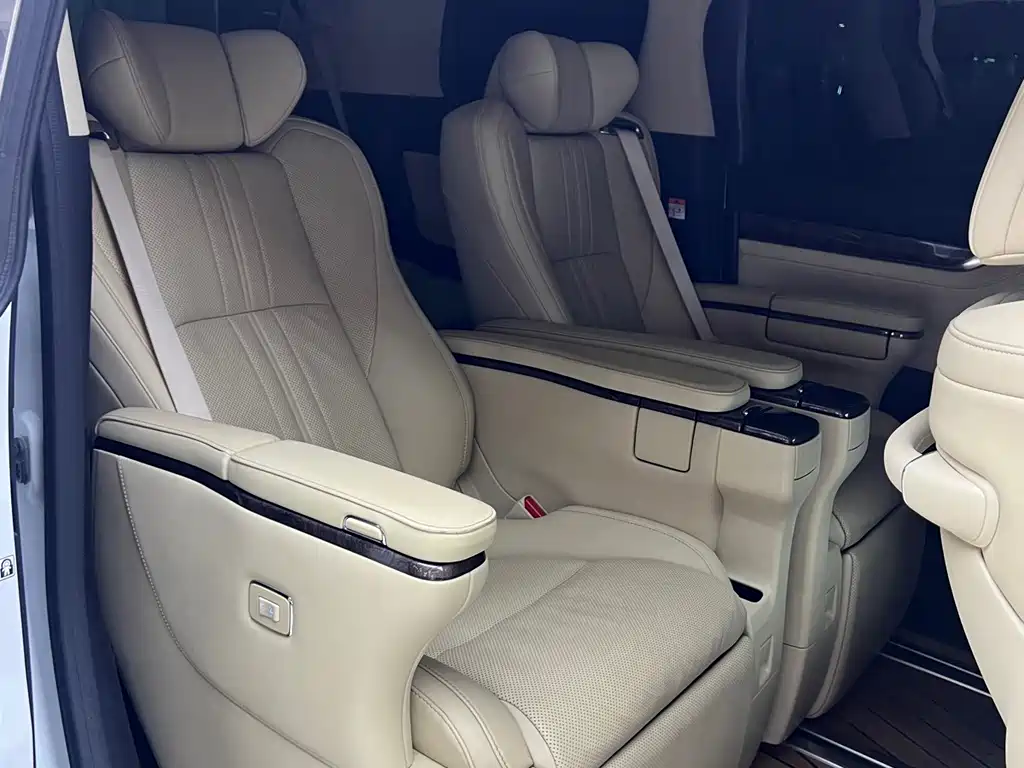 Toyota Vellfire — фото 8