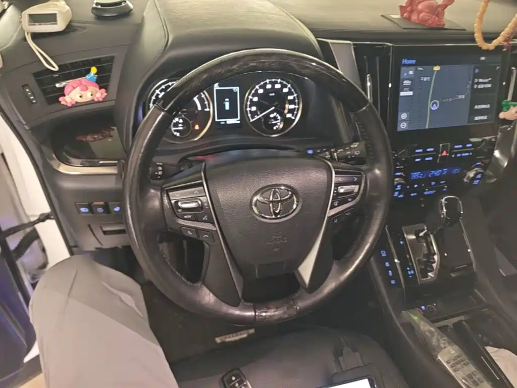 Toyota Vellfire — фото 11