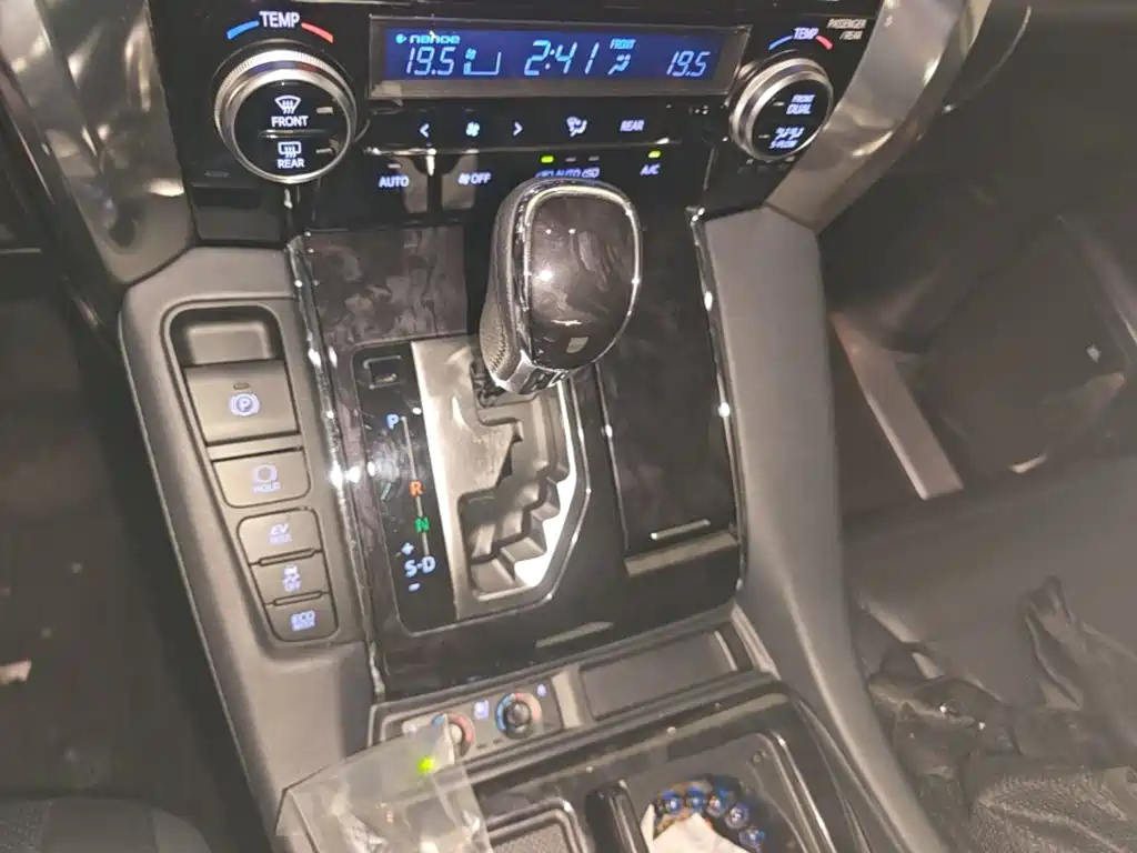 Toyota Vellfire — фото 14