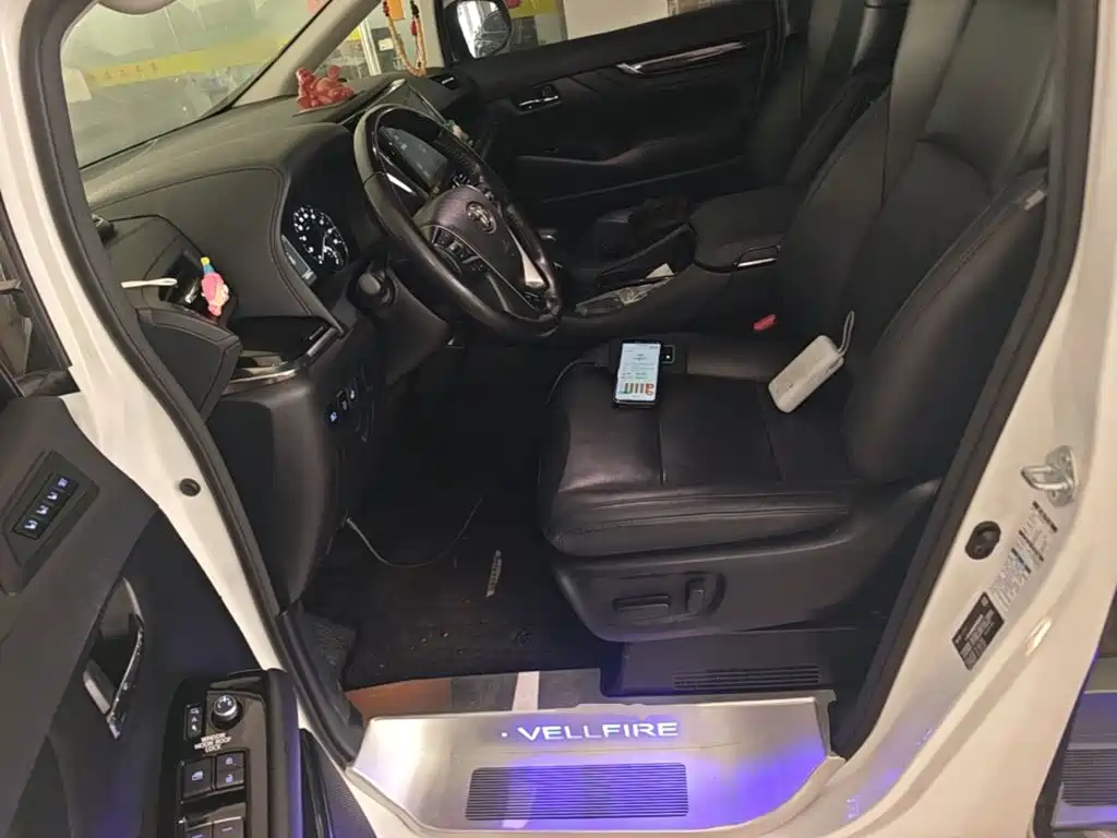 Toyota Vellfire — фото 15
