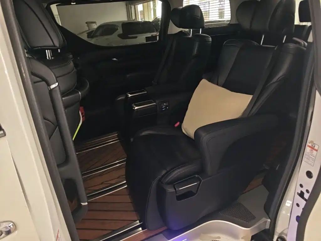 Toyota Vellfire — фото 17