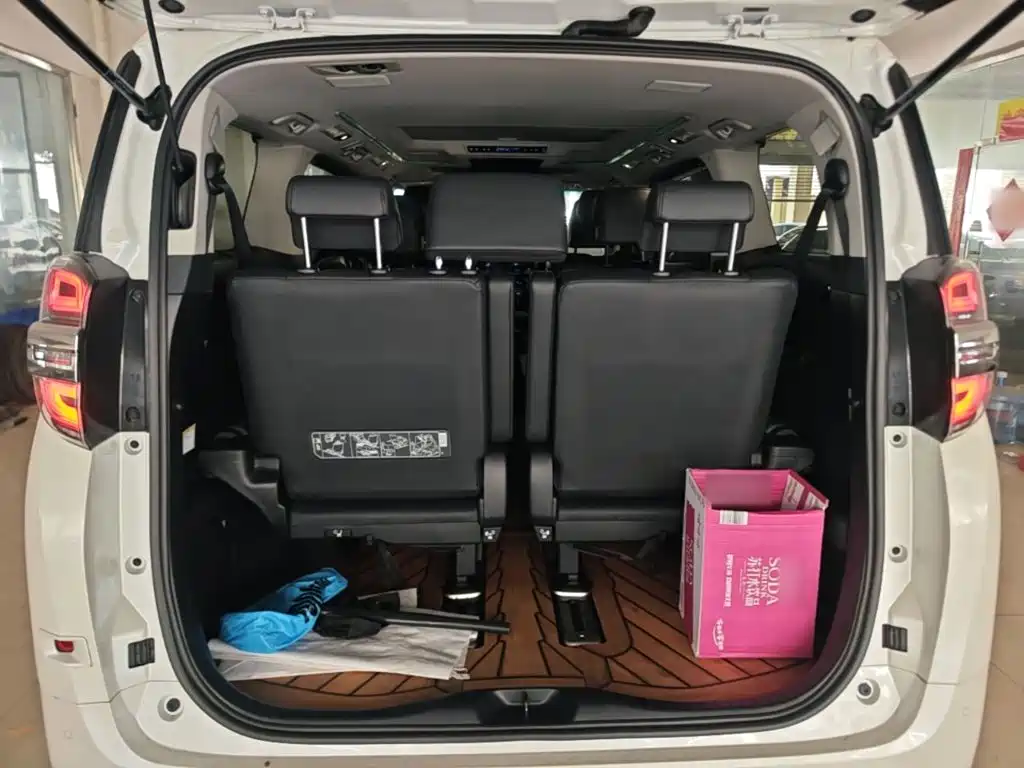Toyota Vellfire — фото 19