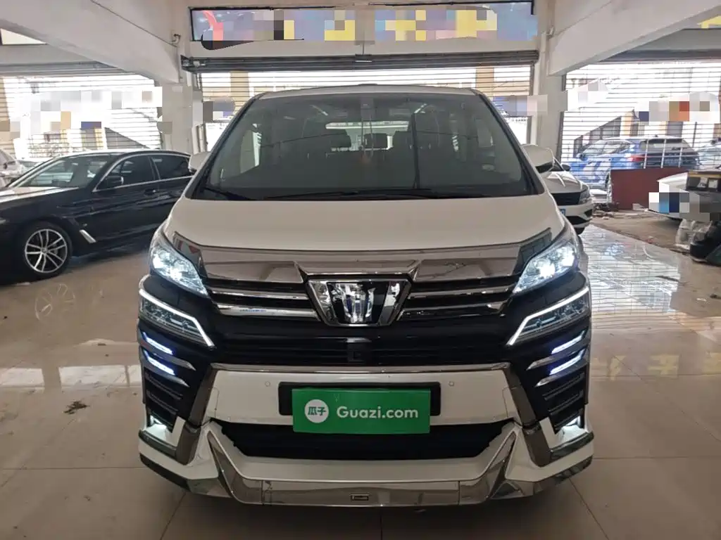 Toyota Vellfire — фото 3