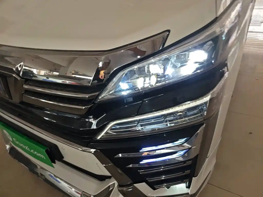 Toyota Vellfire — фото 24