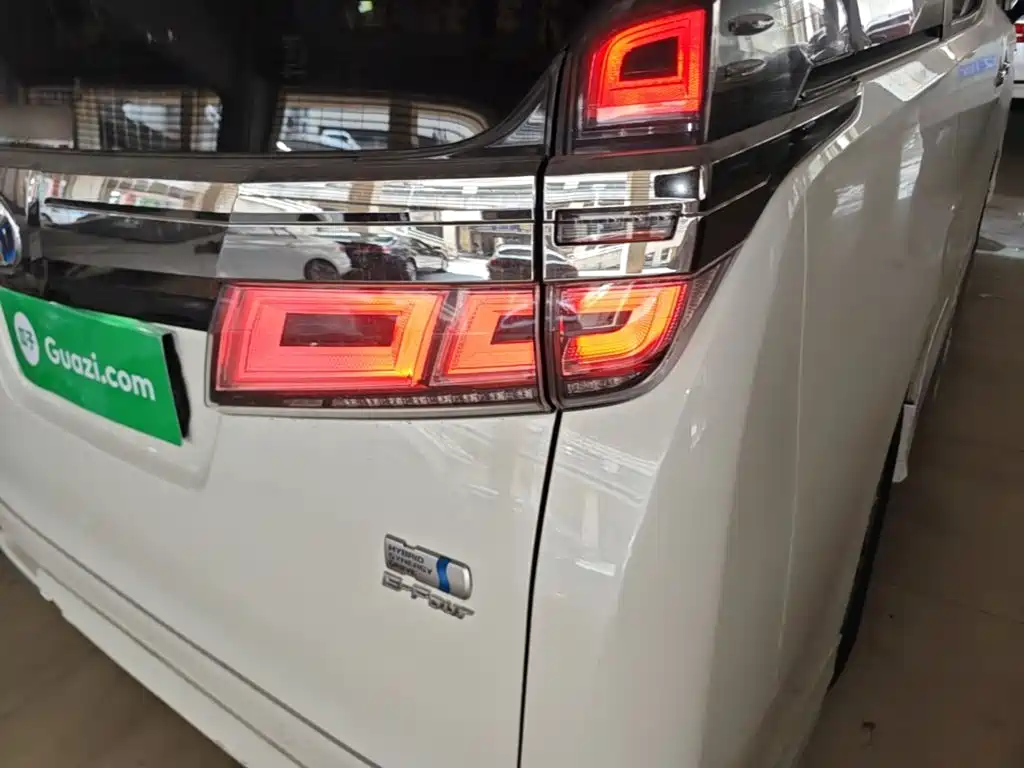 Toyota Vellfire — фото 8