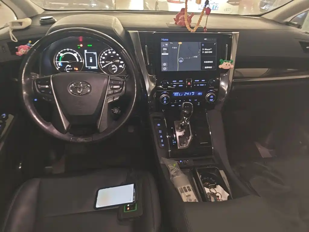 Toyota Vellfire — фото 10