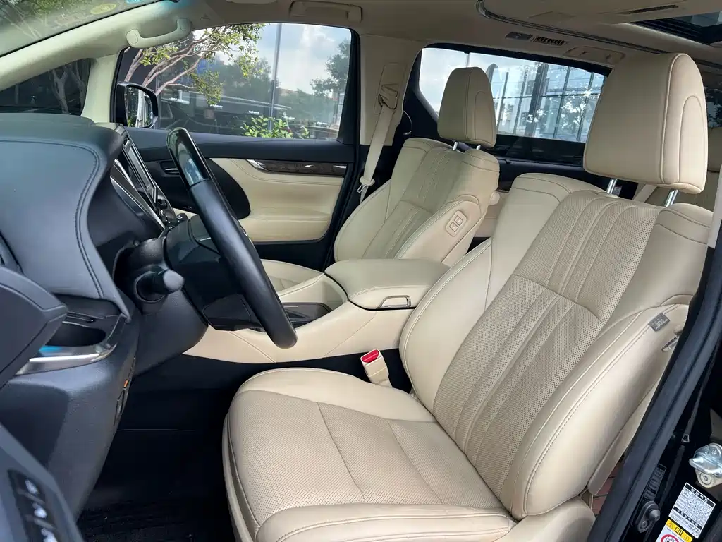 Toyota Alphard — фото 3